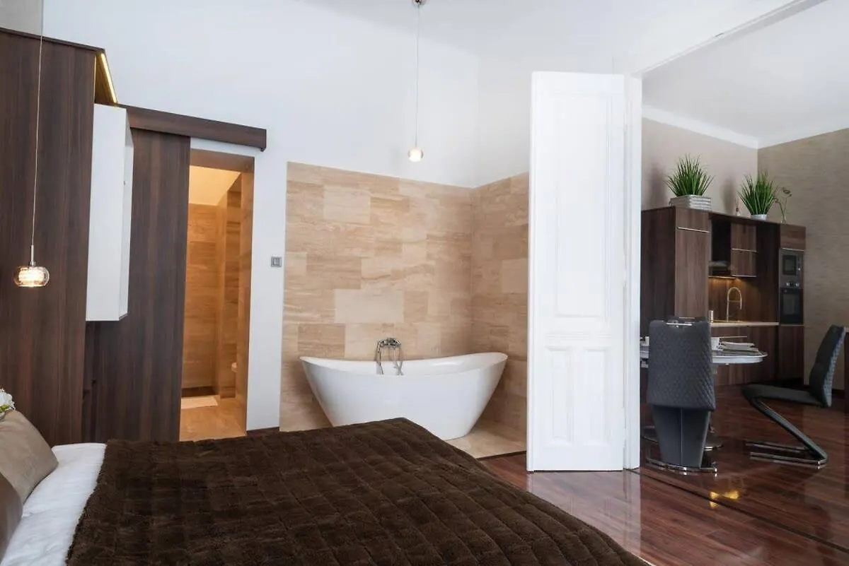 Central Luxy Design Apartment Budapeste Hungria